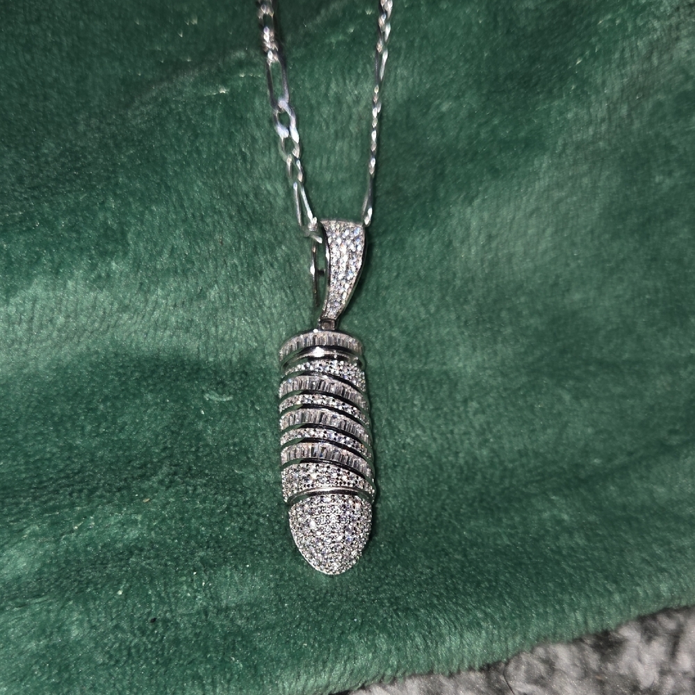 Moisinite Pendant And Chain